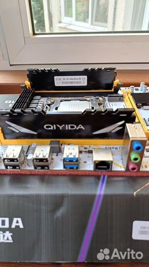 Материнская плата с процессором и памятью