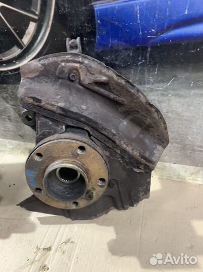 Поворотный кулак передний BMW X5 E53