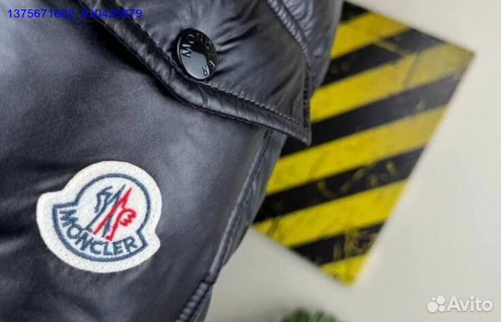Moncler: стильный пуховик с эффектом глянца