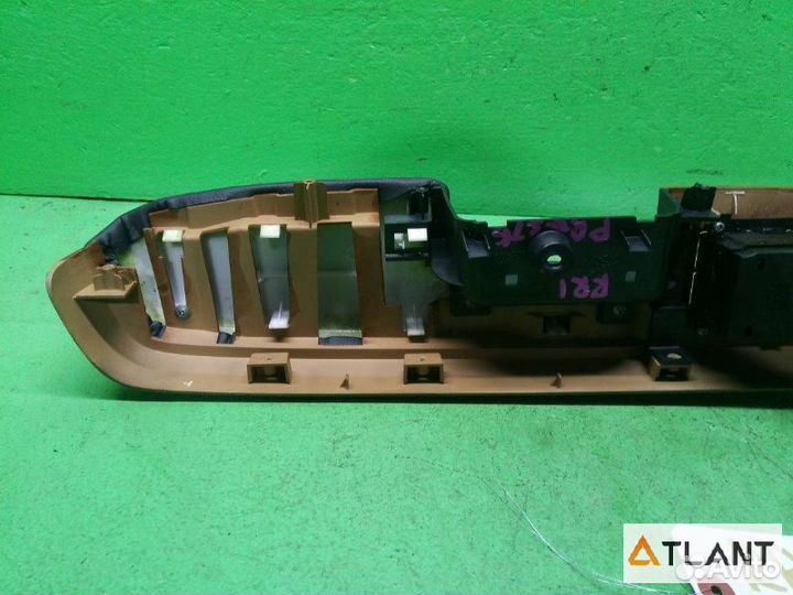 Блок упр. стеклоподьемниками передний правый honda