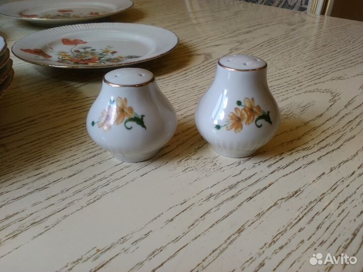 Остатки обеденного сервиза Jlmenau Graf von Henneb