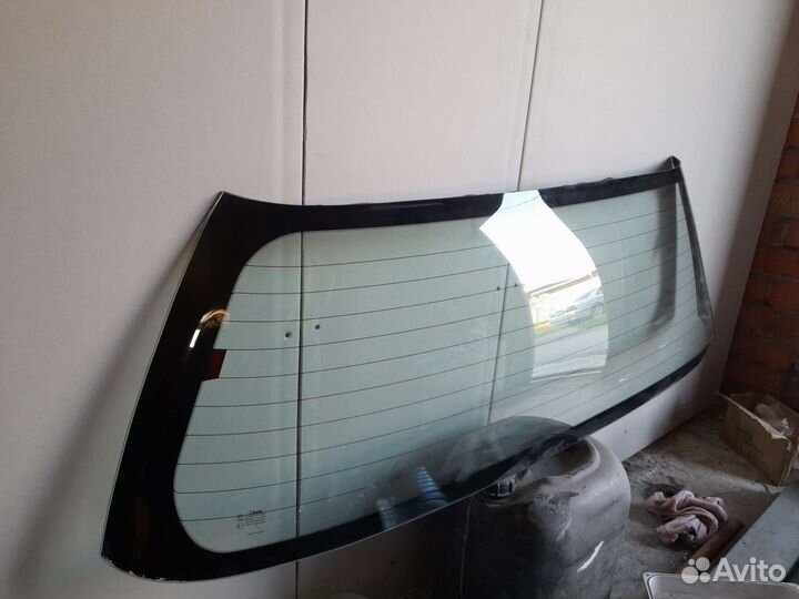 Заднее стекло крышки багажника Honda Odyssey