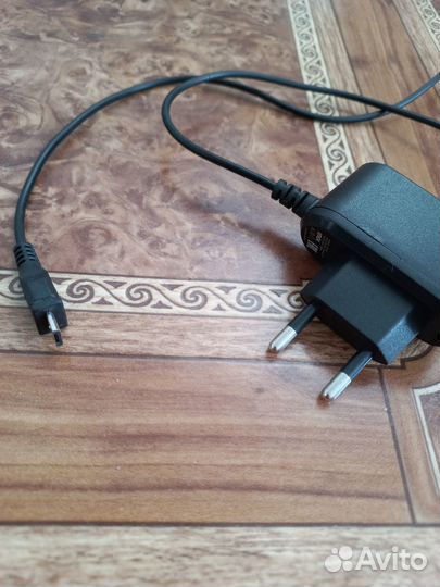 Зарядка и наушники