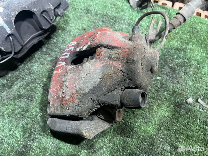 Суппорт передний Ауди А6 C5 Пассат B5 левый правый