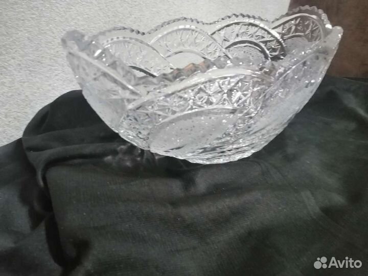 Большая хрустальная ваза