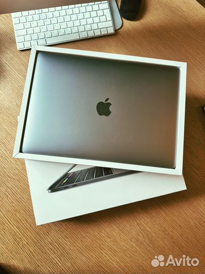 Apple MacBook Pro 13.3 2020 touch bar 256gb