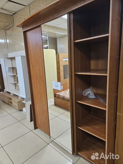Шкаф-купе 3-х створчатый