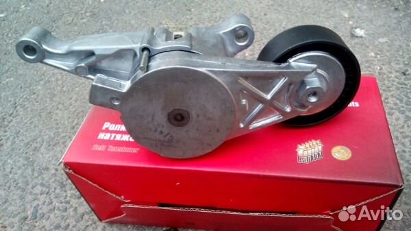 Натяжитель ремня с роликом на WV