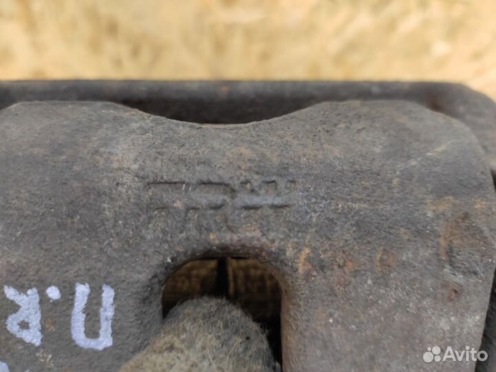 Суппорт передний правый Nissan Note