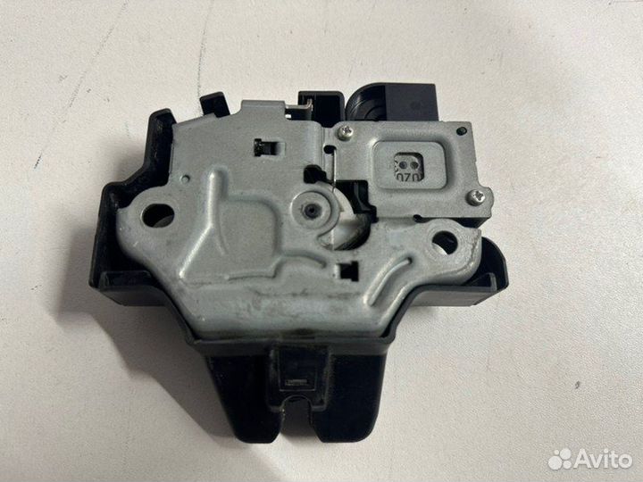 Замок багажника задний Toyota Camry V50/V55