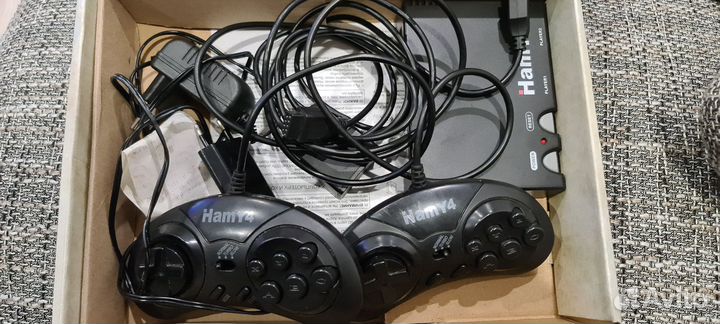 Hamy 4 (16+8 bit) Assassin Creed + 350 игр