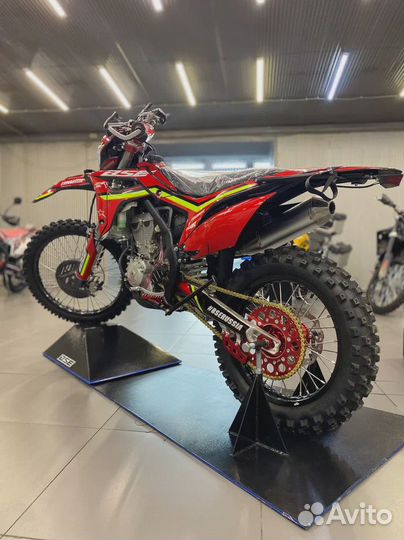 Мотоцикл кроссовый BSE Z8 Rapid Red