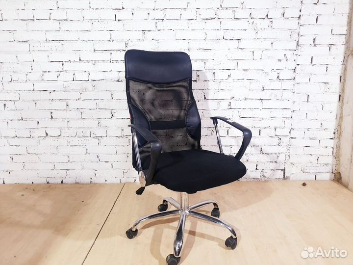 Компьютерное кресло офисное на колесах бу