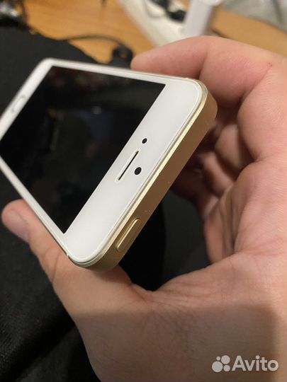 Телефон iPhone se 2016