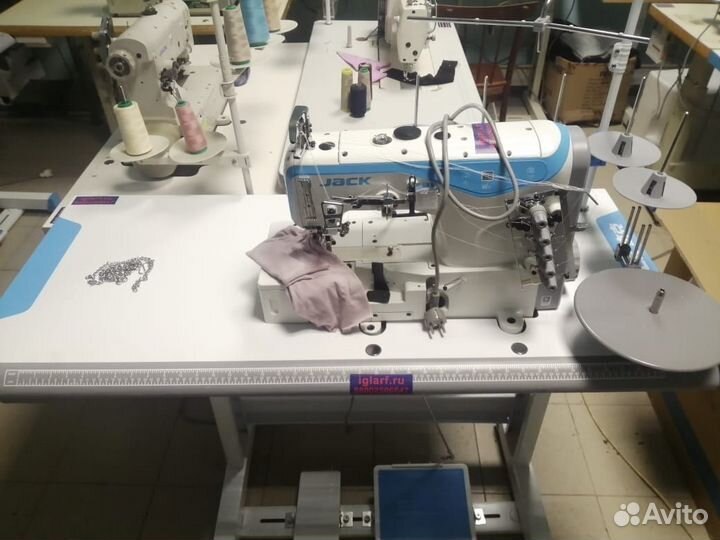 Плоскошовная швейная машина jack w4