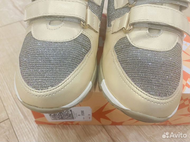 Кроссовки для девочки