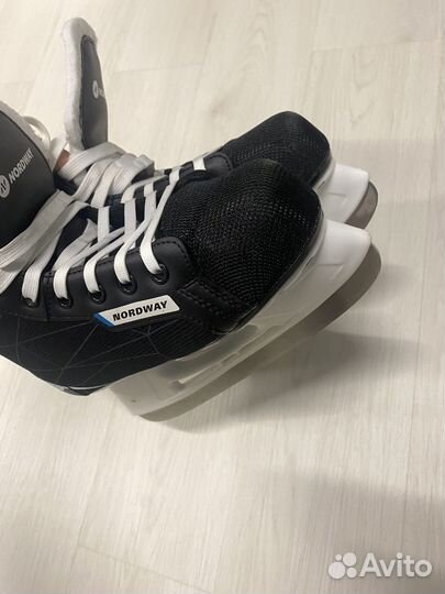 Коньки хоккейные 35