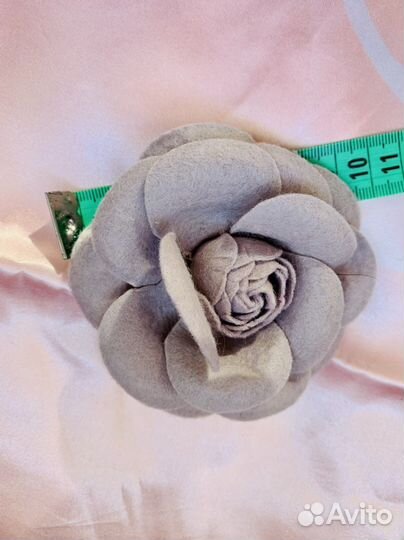 Брошь цветок