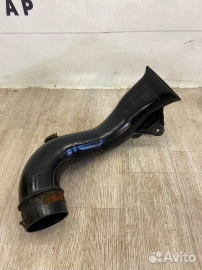 Воздухозаборник передний Toyota Avensis T25 1zzfe