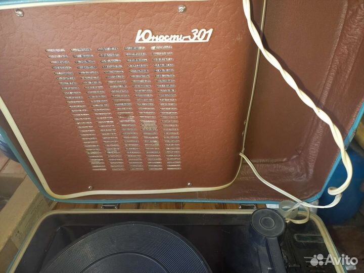Проигрыватель СССР юность 301