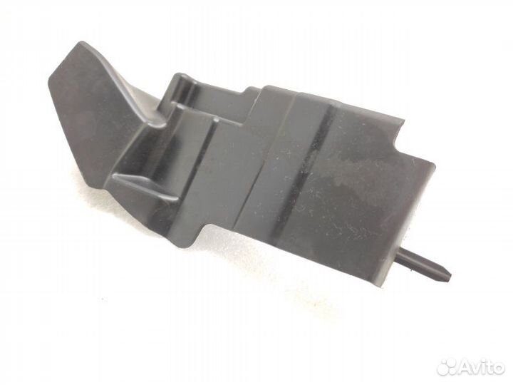 Дефлектор радиатора левый Land Rover Discovery 5