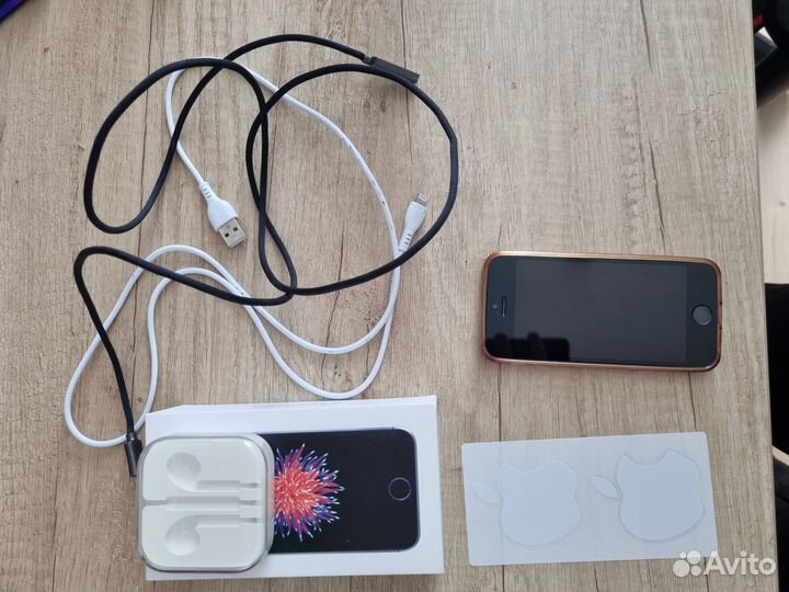 iPhone SE, 32 ГБ
