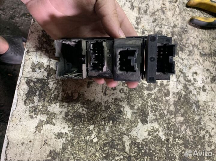 Блок кнопок Mitsubishi Carisma