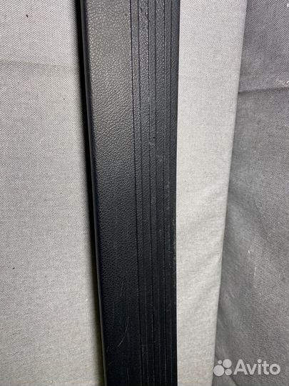 Внутренняя накладка правого дверного проема LC 200