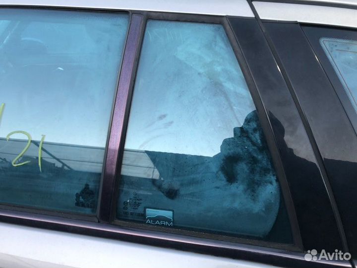 Форточка двери задняя левая Mercedes E-Class W211