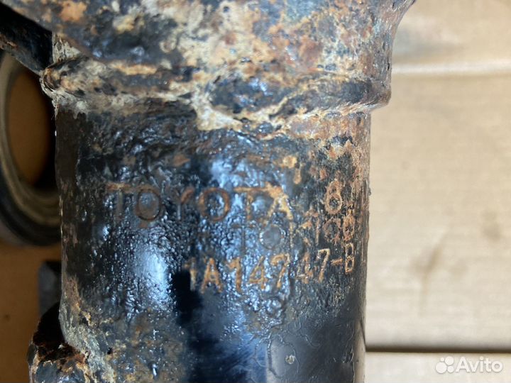 Амортизатор передний Toyota Camry 55