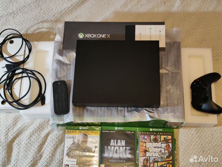 Xbox One X 1Tb+пульт+диски