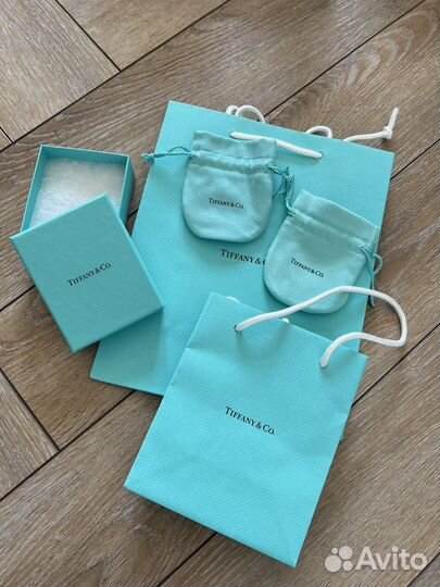 Коробки пакеты Tiffany Louis Vuitton Chanel