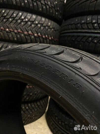 Roadstone N8000 225/40 R18 92Y