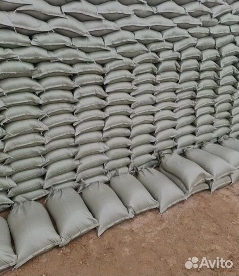 Песок в мешках