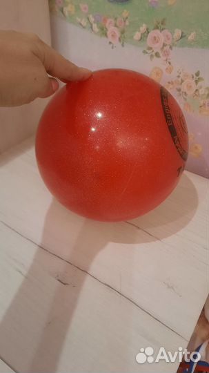 Продаю гимнастический мяч 15 см