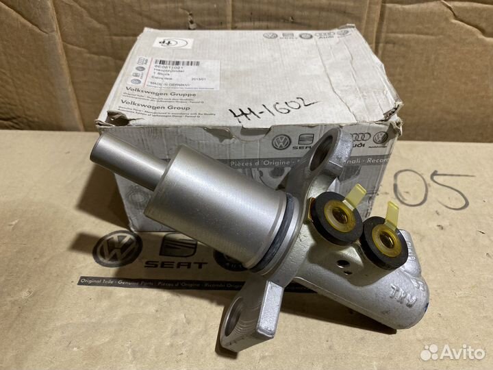 Главный тормозной цилиндр VAG 8E0611021 Новый