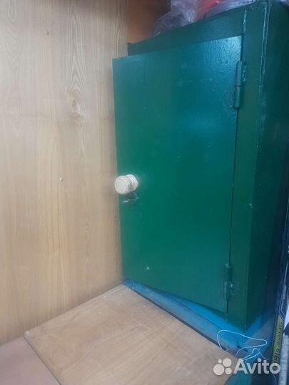 Сейф металлический