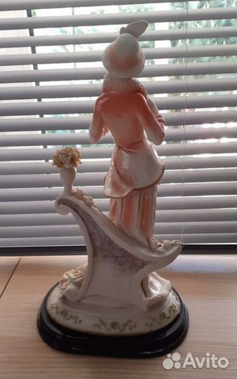 Статуэтка большая