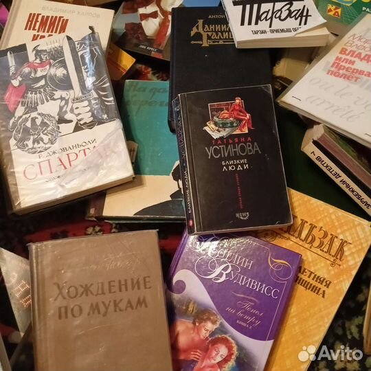 Картина, книги