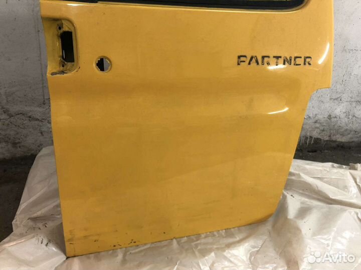 Дверь задняя правая Peugeot partner