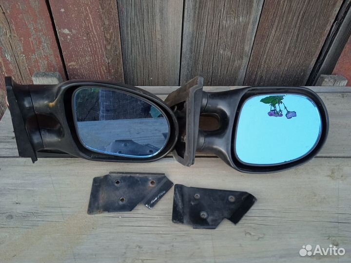 Боковое зеркало