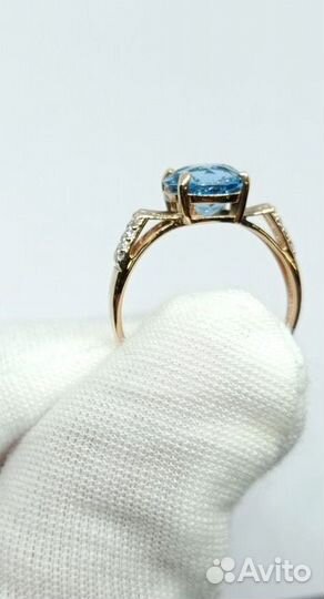 Золотое кольцо с камнем 17р