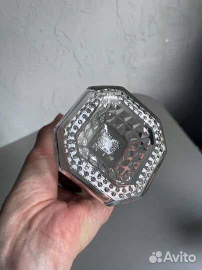 Красивая пустая бутылка от водки