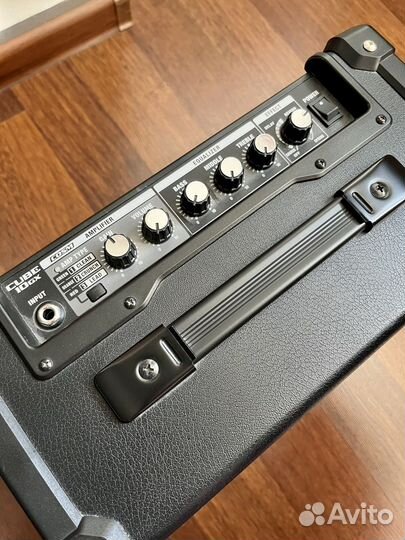 Гитарный комбоусилитель Roland Cube