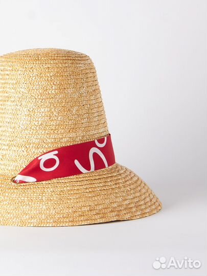 Стильная соломенная шляпа