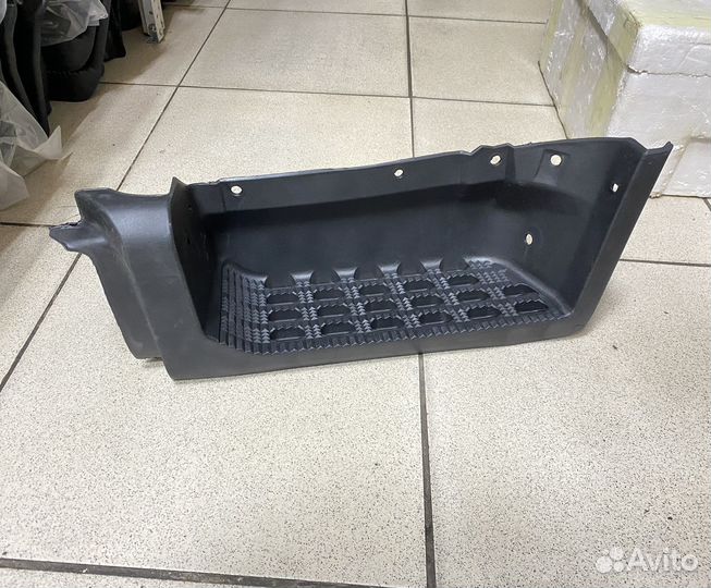 Подножка LH, Mazda Titan 1989-1999г левая