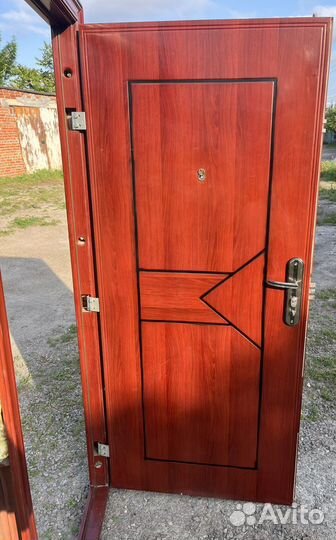 Дверь входная металлическая