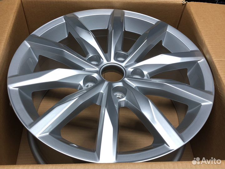 Touareg Volkswagen оригинал Arica R18 1шт