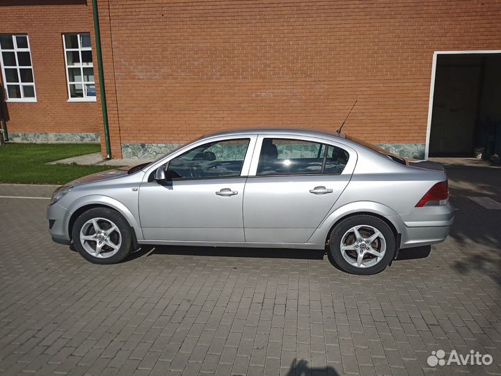 Opel Astra 1.8 AT, 2011, 129 000 км