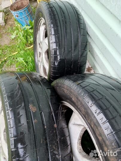 Продам литые диски с колесами r16